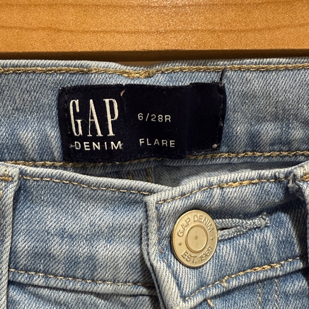 Gap Flare Jeans Light Wash Women’s Size 6/28 - Picture 2 of 8